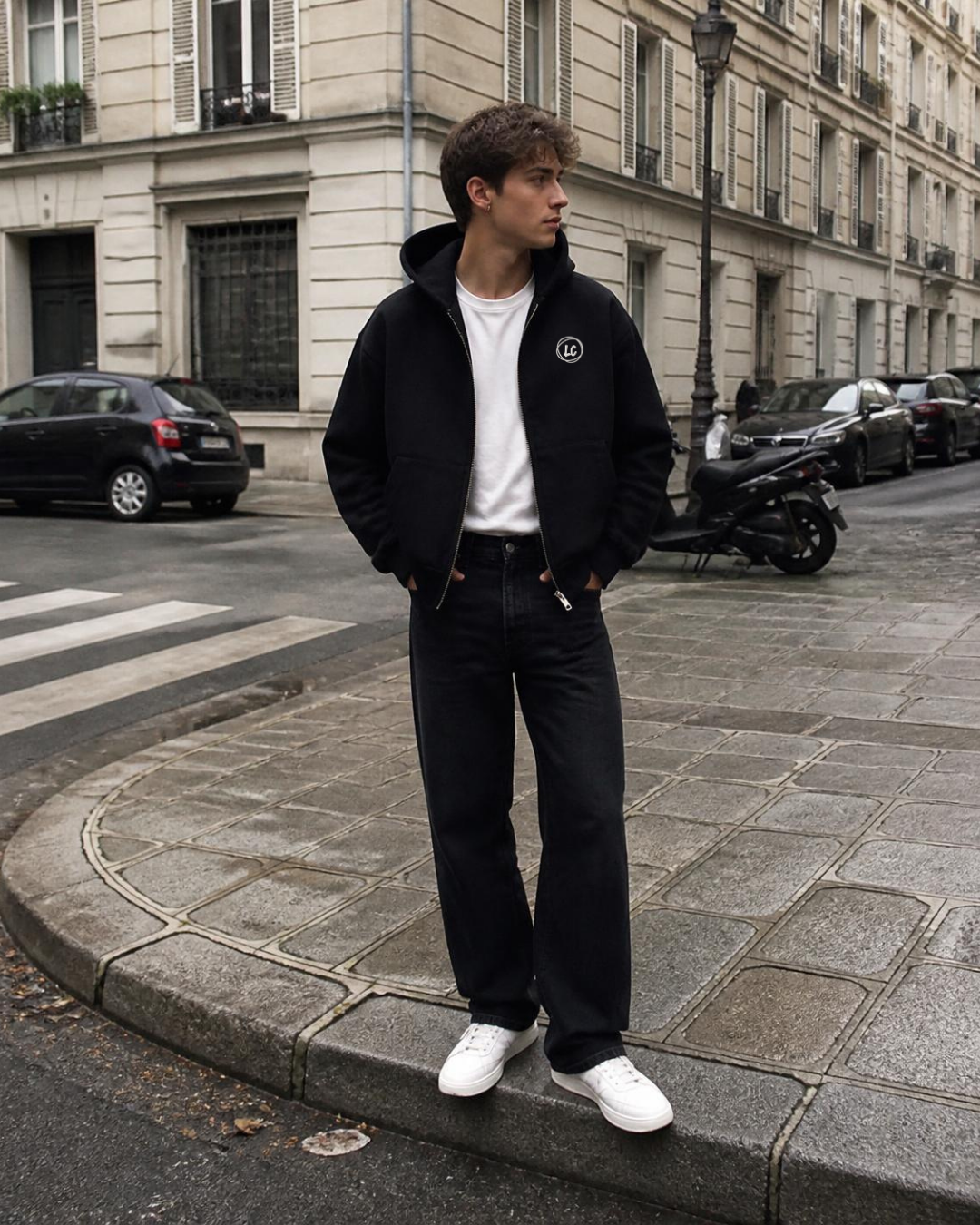 Veste zippée à capuche LC Noir portée homme