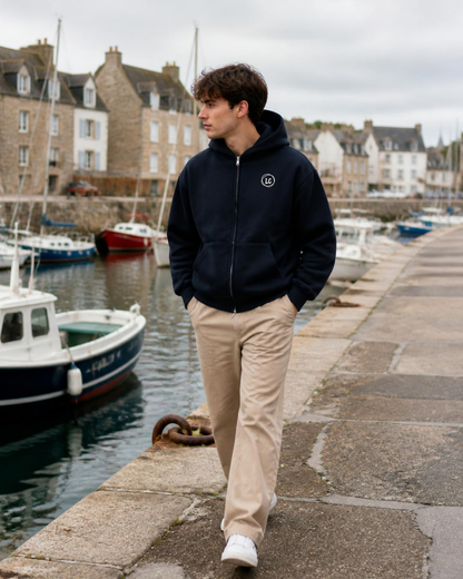 Veste zippée à capuche LC Bleu Marine portée homme