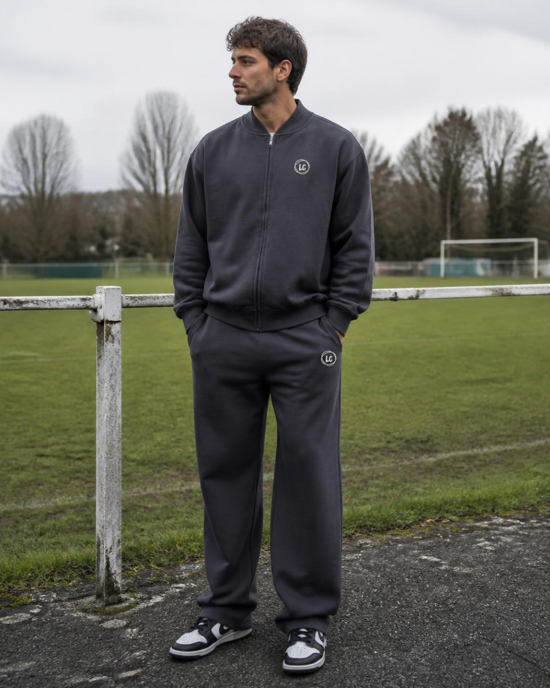 Ensemble bomber et jogging LC Gris Anthracite porté homme