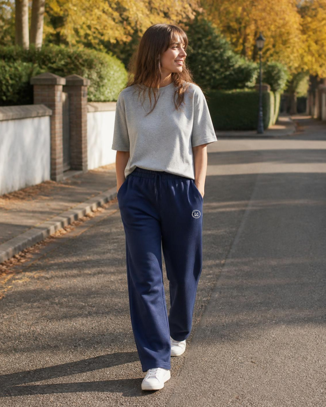 Jogging large LC Bleu Marine portée femme